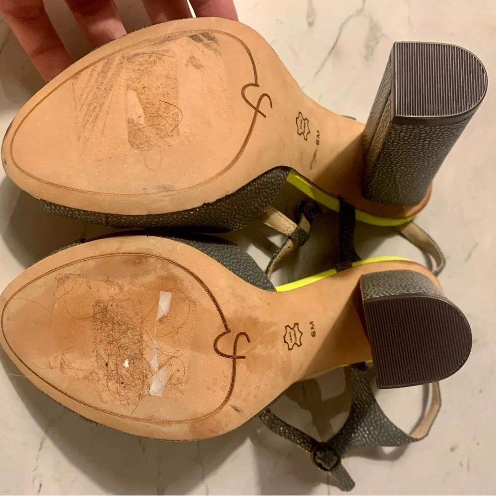 Joan & David Dadallina Gray Yellow Textured Leather T-Strap Peep Toe Sandal Sz 6
